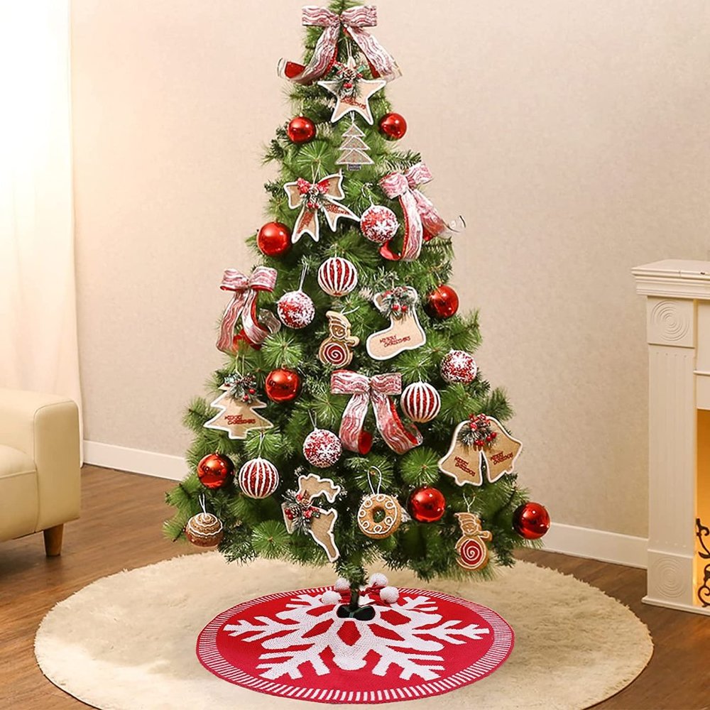NWOT Knitted Snowflake PomPom Christmas Tree Skirt